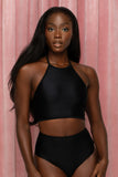 Top negro de cuello alto con cuello halter