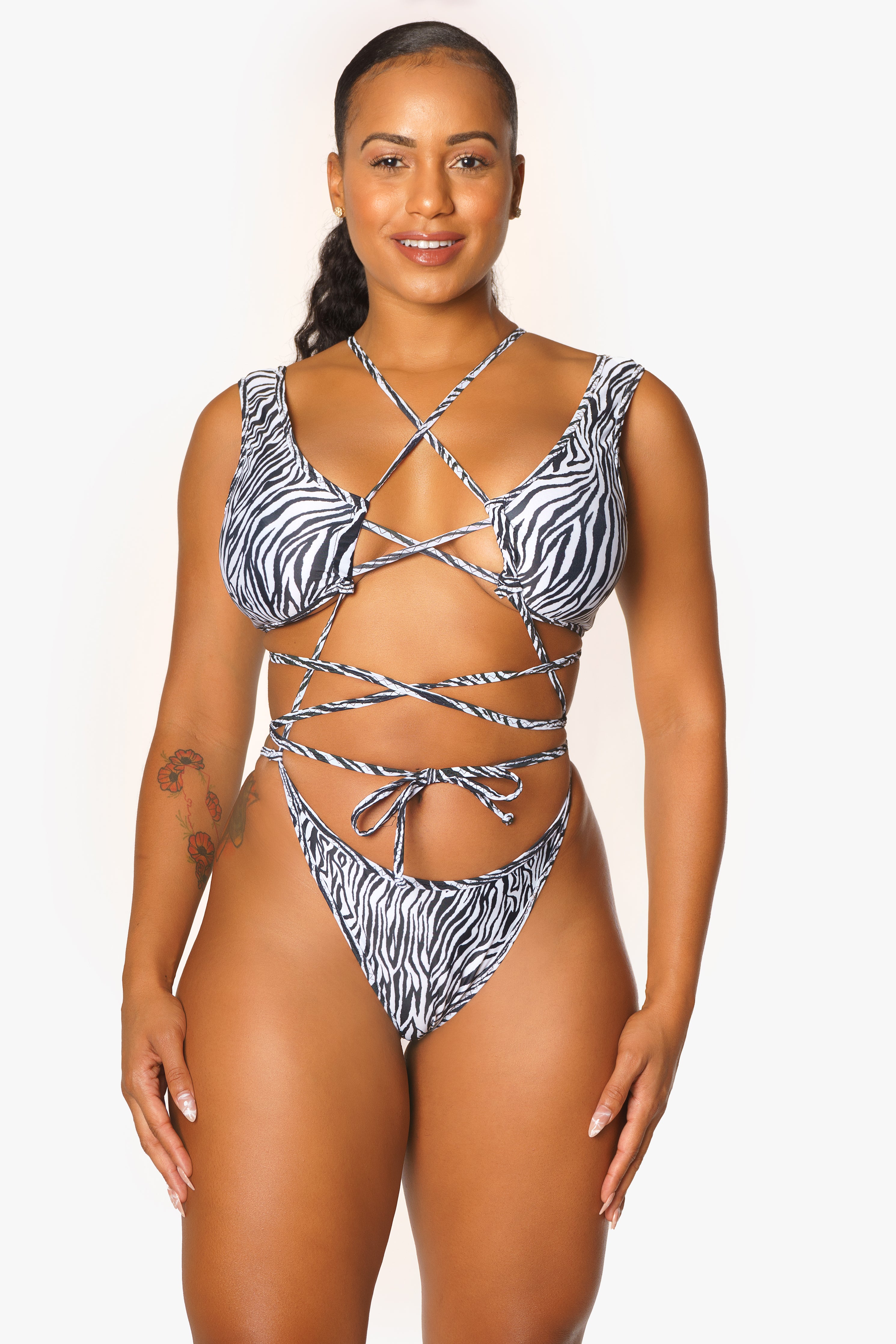 Traje de baño de una pieza con tiras y estampado de cebra