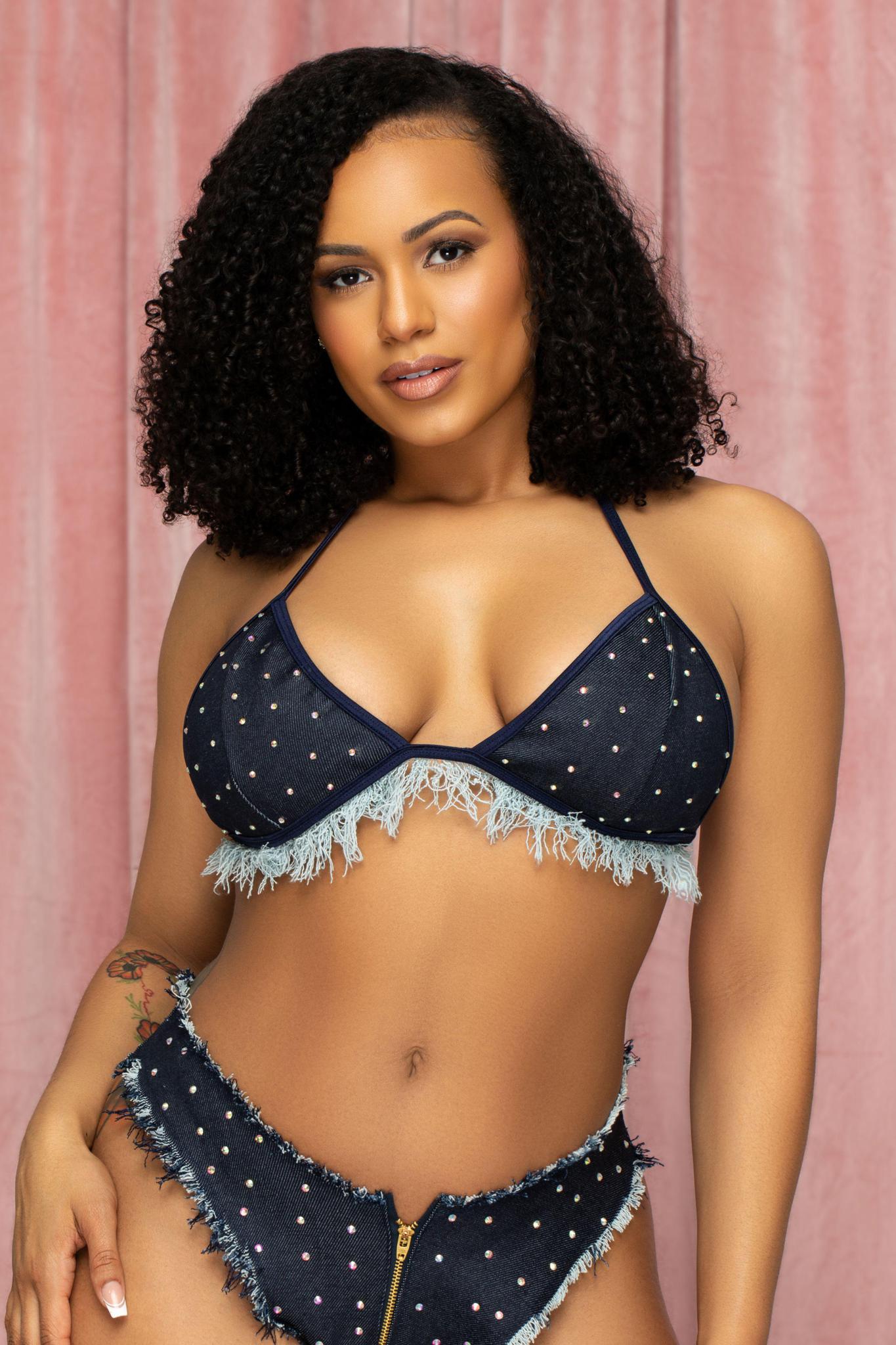 Top de bikini triangular de mezclilla con flecos