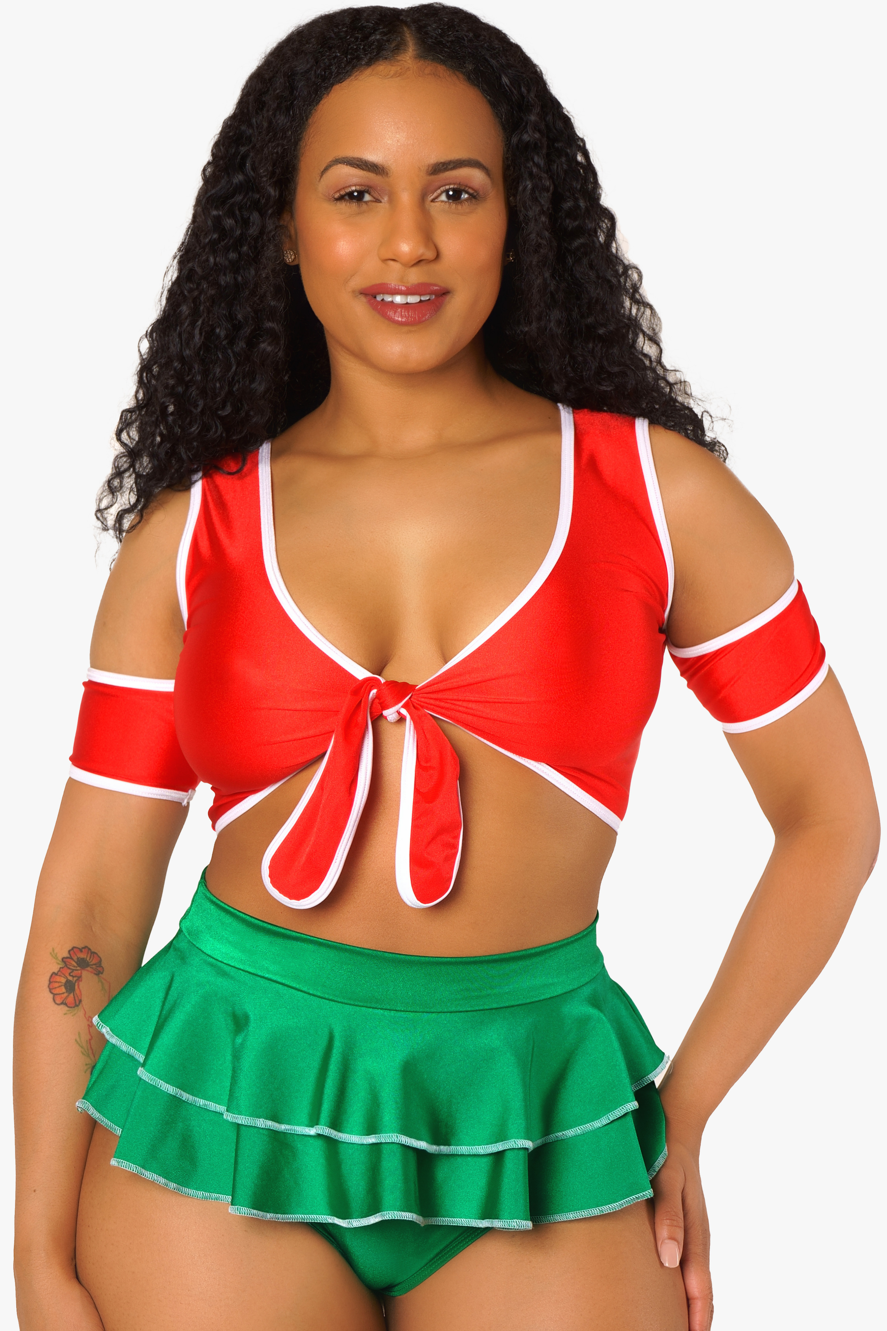 Blusa con hombros descubiertos, lazo y detalles en blanco en color rojo