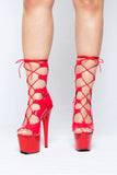 Tacones de niña al rojo vivo
